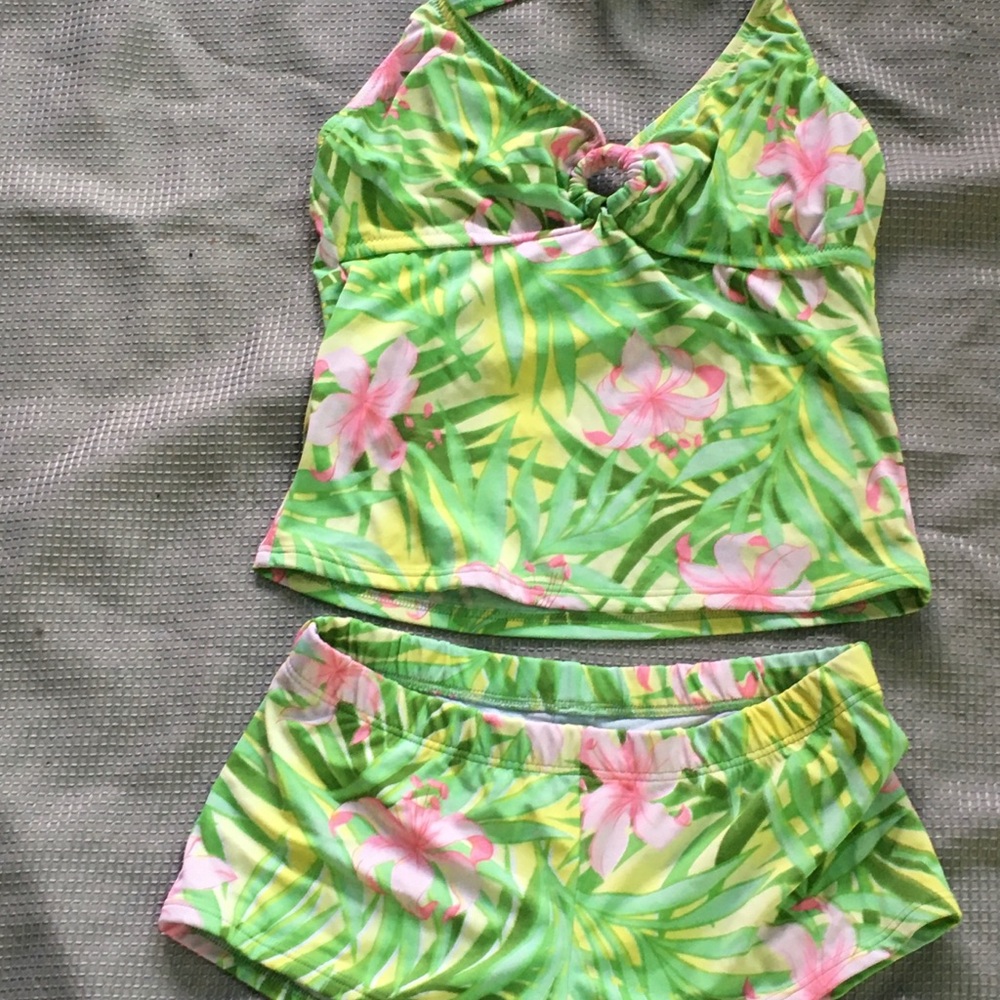 2 piece bathing suit top & shorts